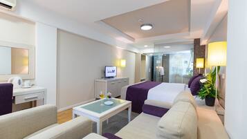 Premier Room, 1 King Bed | Premium bedding, minibar, desk, blackout curtains