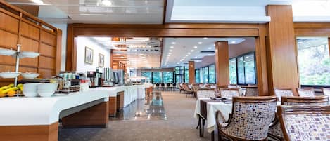 Free daily buffet breakfast