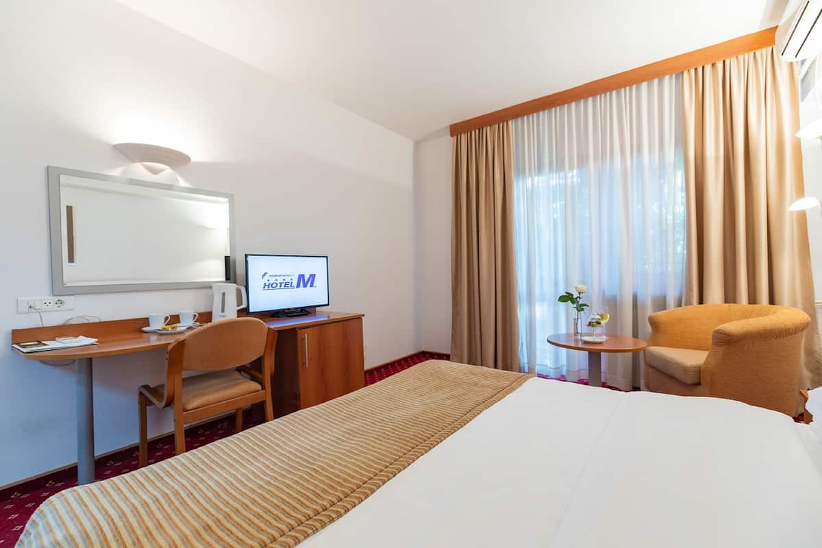 Standaard tweepersoonskamer, 1 tweepersoonsbed | Luxe beddengoed, een minibar, een bureau, verduisterende gordijnen