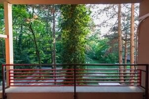 Ropa de cama de alta calidad, minibar, escritorio y cortinas blackout 