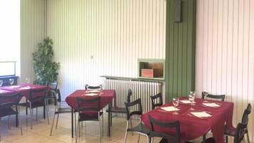 Lunch, dinner served; local cuisine, al fresco dining