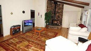 House, 3 Bedrooms | Living area