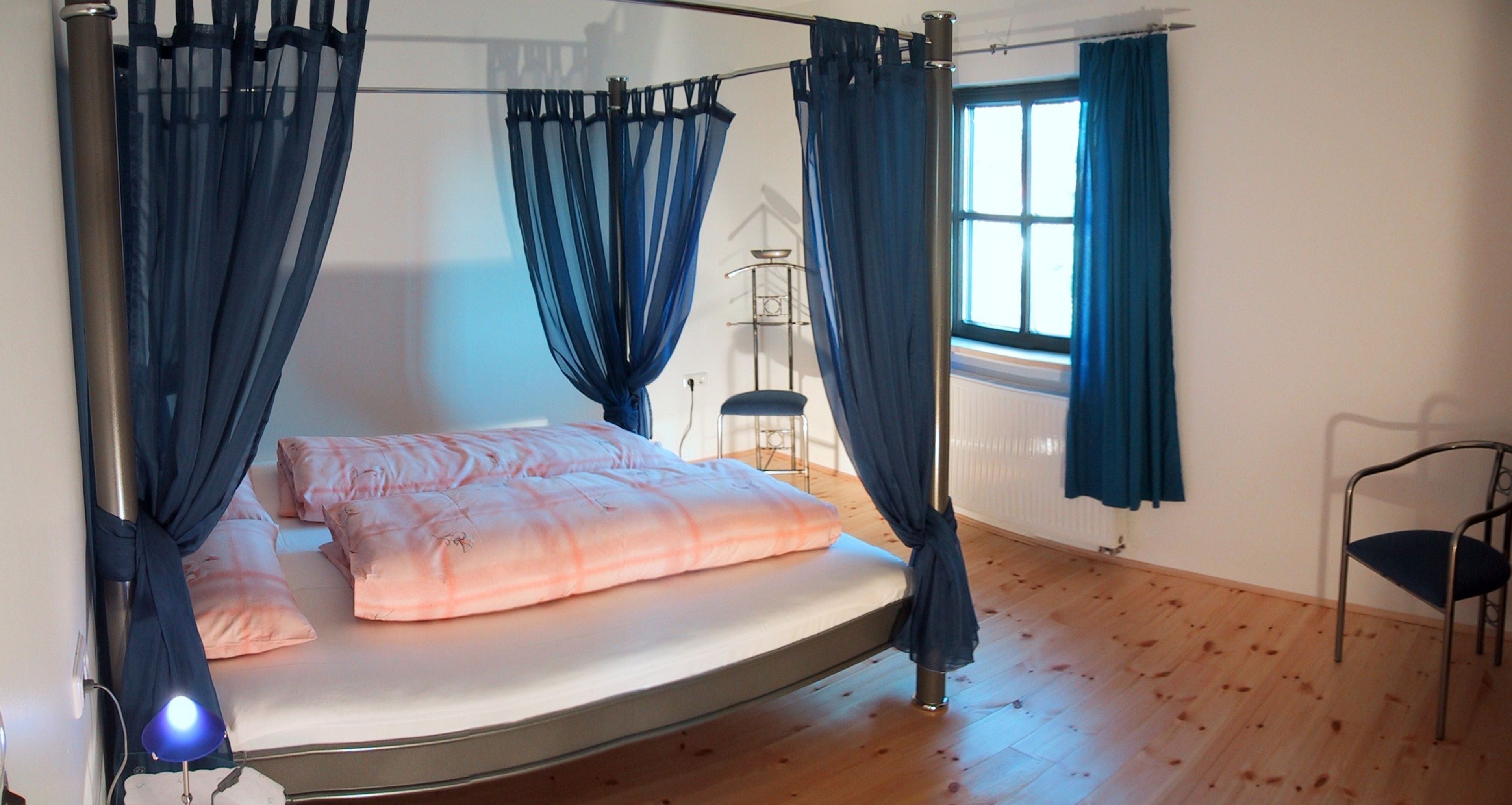 suite | premium bedding, rollaway beds, free wifi, bed sheets