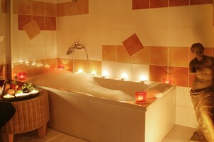 Un sauna, baño turco, tratamientos corporales, aromaterapia