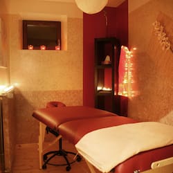 Sauna, bilik wap, rawatan badan, aromaterapi, urut tuaman batu