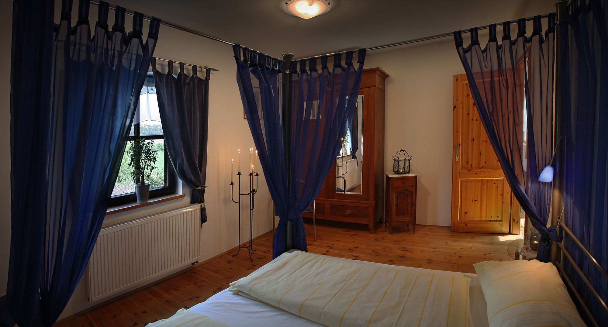 suite | premium bedding, rollaway beds, free wifi, bed sheets