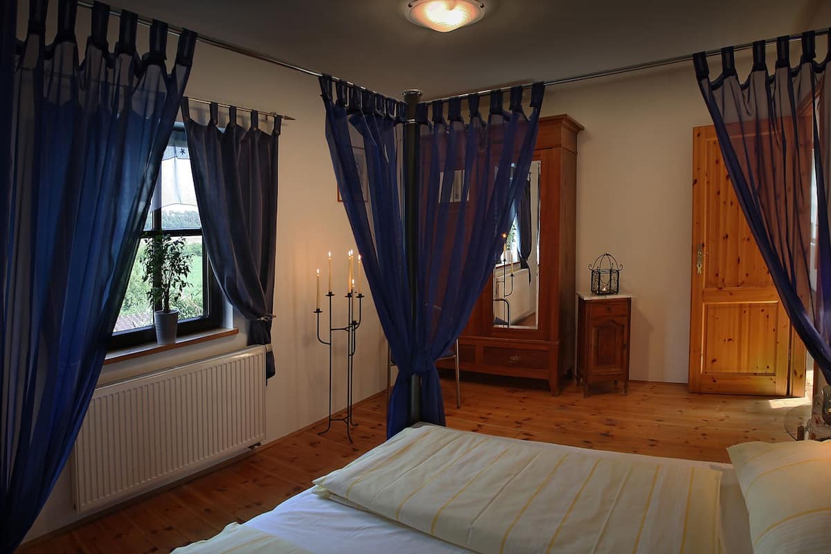 suite | premium bedding, rollaway beds, free wifi, bed sheets