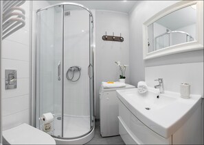 Apartment, 1 Bedroom (at 10 Nowowiejska Street) | Bathroom