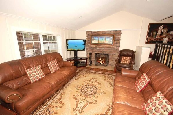 Deluxe House, 3 Bedrooms | Living area