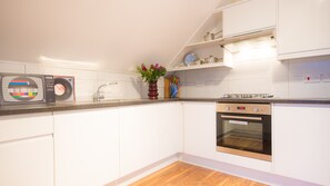 Apartment, 3 Schlafzimmer | Eigene Küche | Kühlschrank, Mikrowelle, Herdplatte, Geschirrspüler