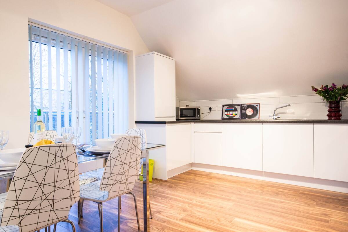 Apartment, 3 Bedrooms | In-room dining