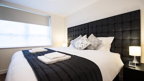Apartamento, 2 quartos (Sleeps 5) | Cofres nos quartos, escrivaninha, ferros/tábuas de passar roupa