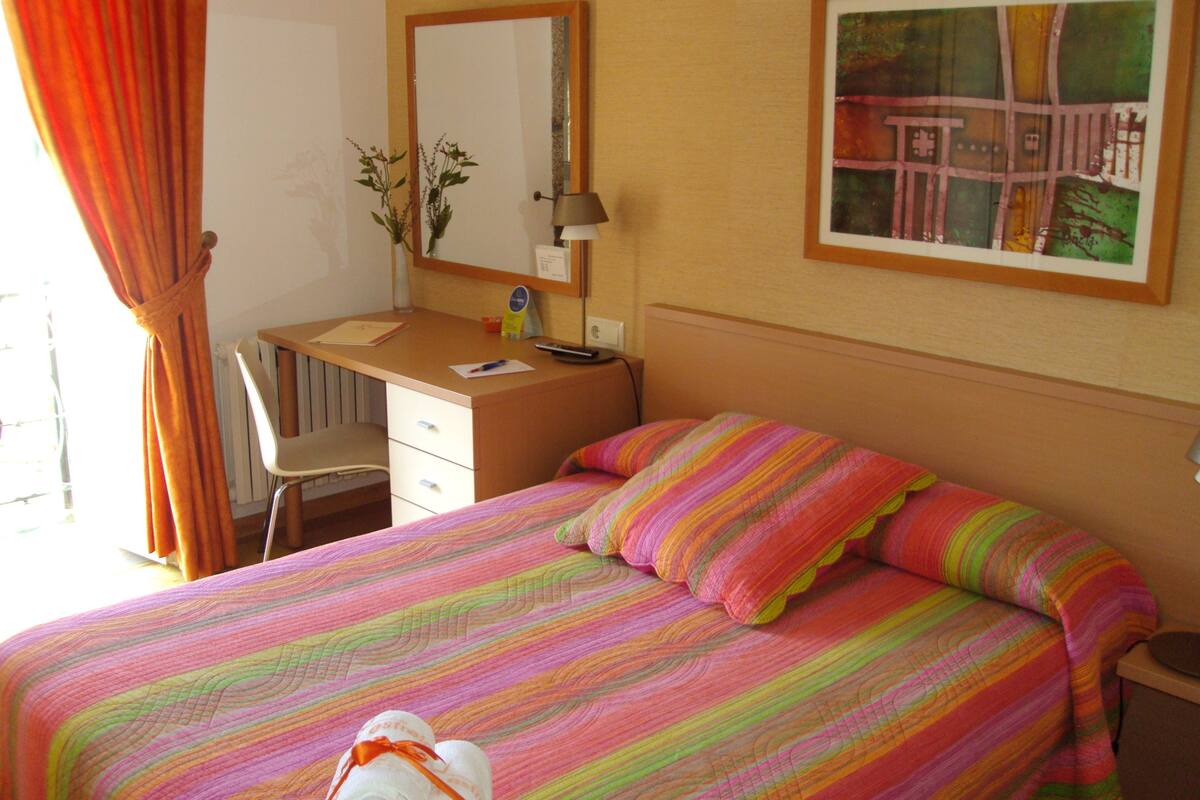 Blackout curtains, free cots/infant beds, free WiFi
