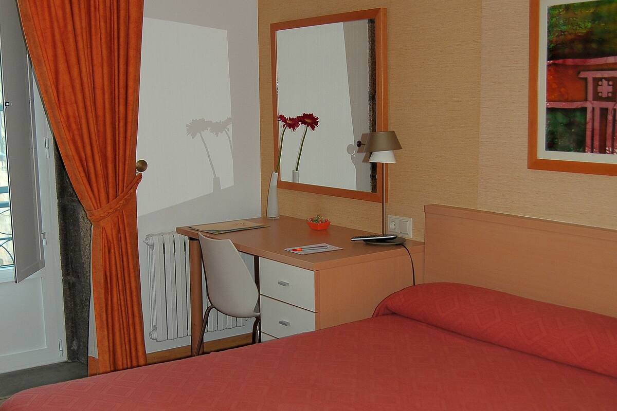 Blackout curtains, free cots/infant beds, free WiFi