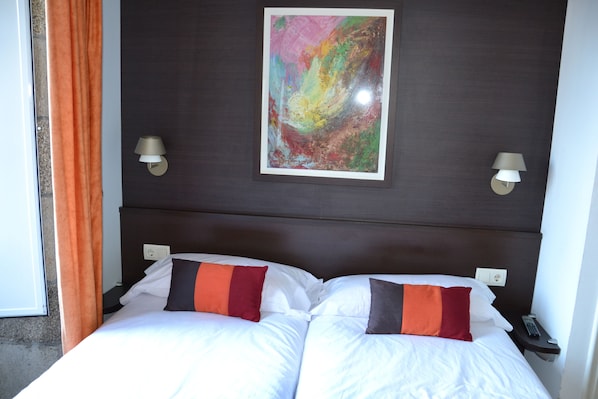 Blackout curtains, free cots/infant beds, free WiFi