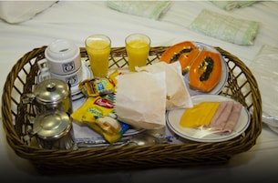 Café da manhã com buffet grátis todos os dias