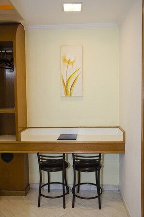 标准三人房, 1 间卧室 | 客房服务设施