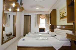 标准三人房, 1 间卧室 | 客房内保险箱、办公桌、遮光窗帘、熨斗/熨板