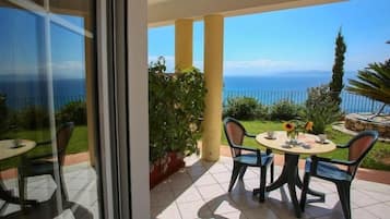 Estudio, vista al mar | Balcón