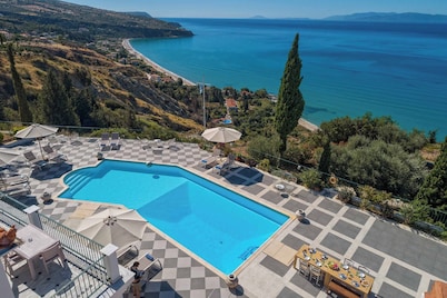 Garbis Villas