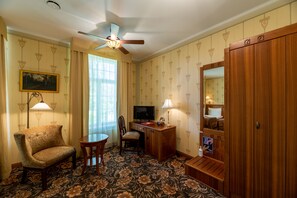 Deluxe Double or Twin Room | Minibar, in-room safe, desk, blackout curtains - Ekesparre Boutique Hotel (Kuressaare)