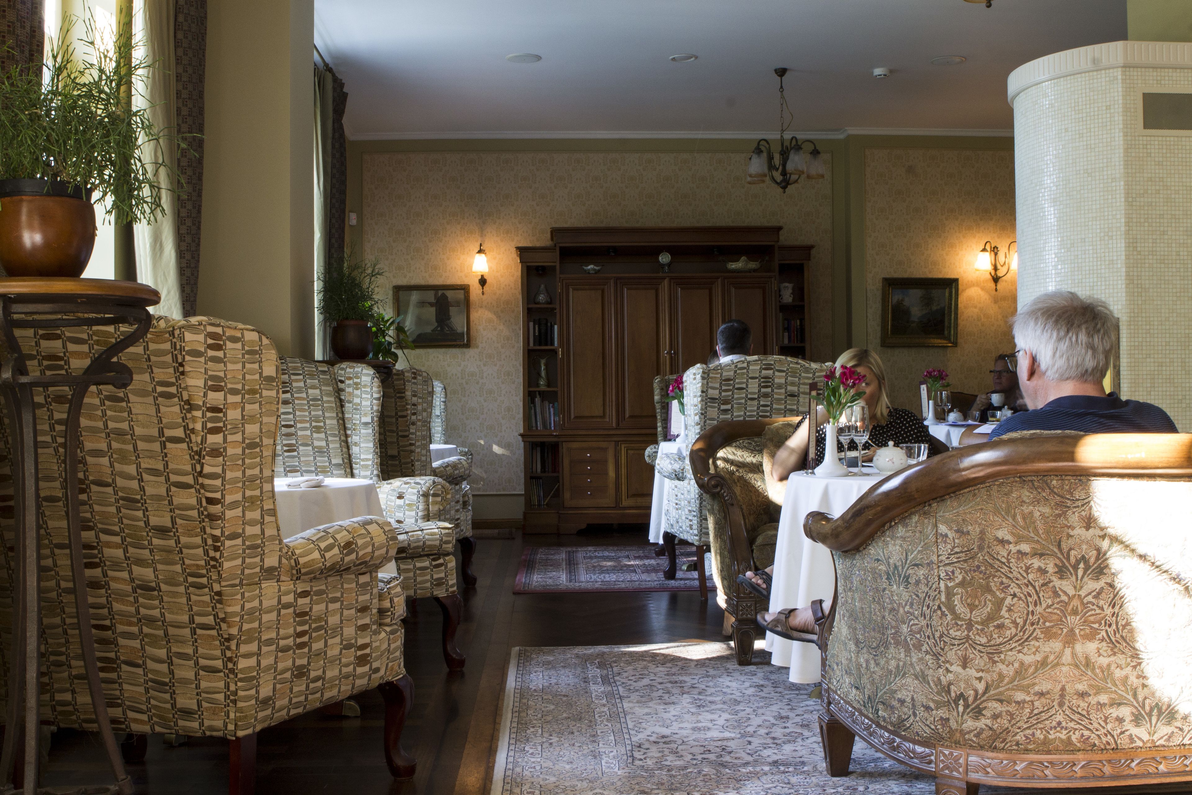 free daily full breakfast