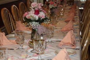 Se sirven almuerzos y cenas, cocina americana