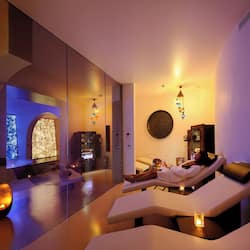 Couples treatment rooms, body treatments, hot stone massages