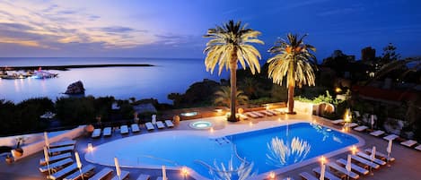 Seasonal outdoor pool, open 8:00 AM to 7:00 PM, pool umbrellas