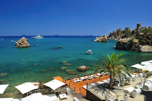 Private beach nearby, white sand, free beach shuttle, sun loungers