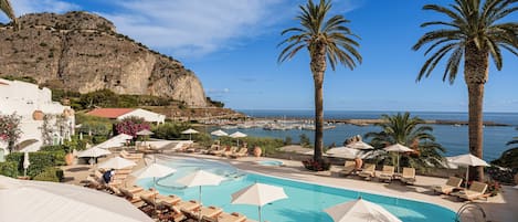 Seasonal outdoor pool, open 8:00 AM to 7:00 PM, pool umbrellas