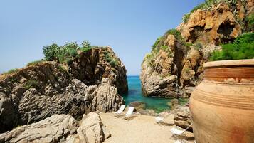 近隣のプライベートビーチ、白砂、ビーチ シャトルサービス (無料)、サンラウンジャー