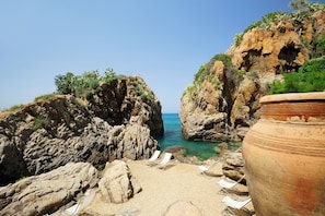 Playa privada en los alrededores, arena blanca