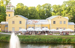 Lake view - Kuursaal Guesthouse (Kuressaare)