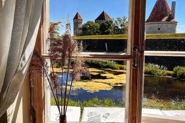Deluxe Double or Twin Room (With Castle View) | Lake view