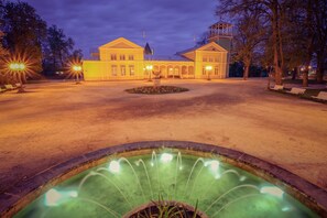 住宿正面 (夜晚)