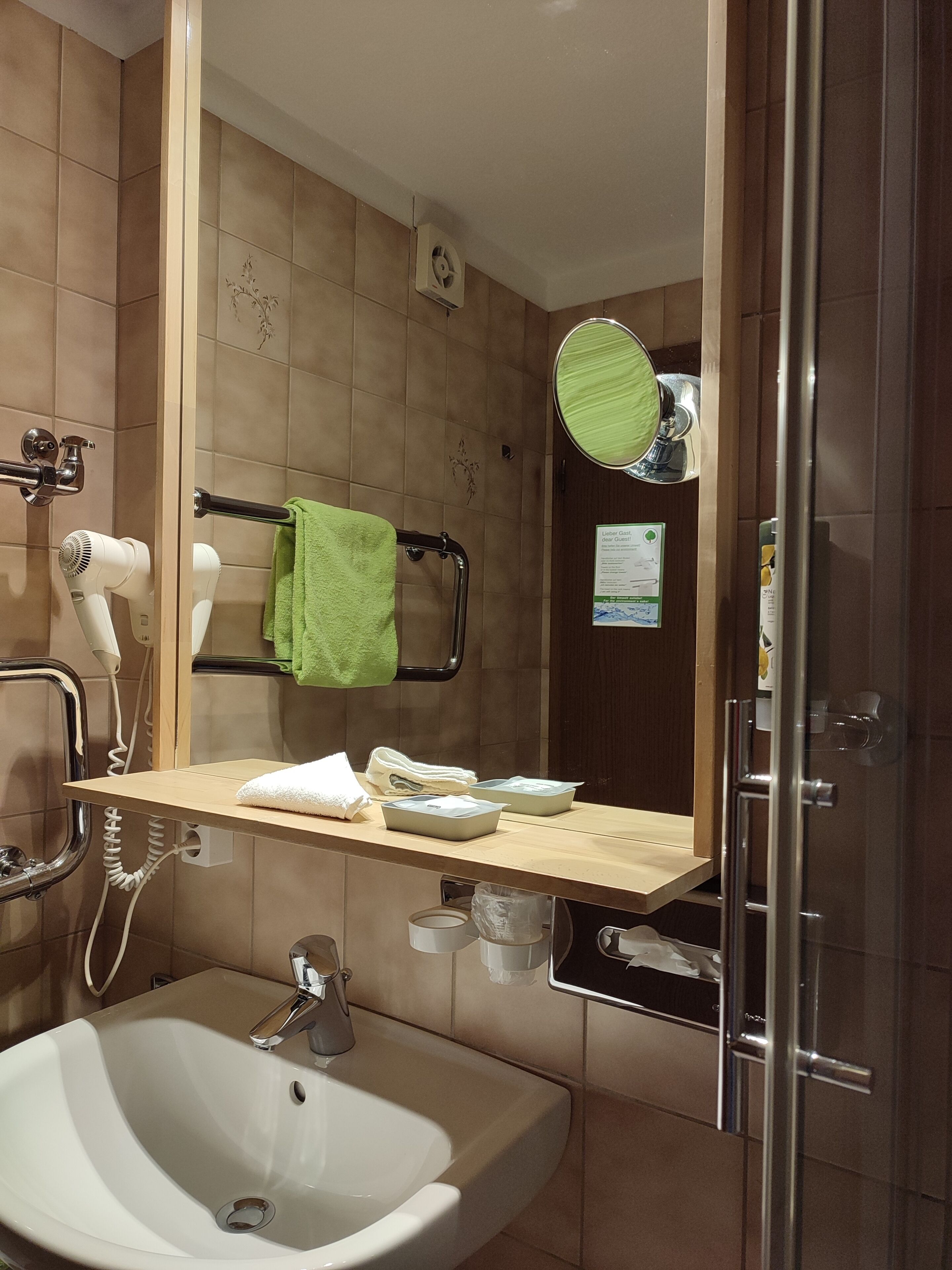 single room | minibar, in-room safe, blackout curtains, free cots/infant beds