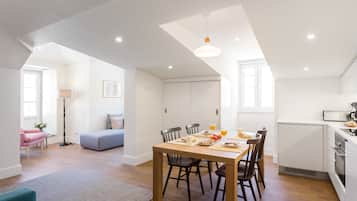 One Bedroom Apartment | In-room dining