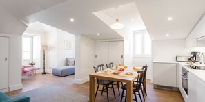 One Bedroom Apartment | In-room dining - LSA Bairro Alto by Numa (Lisbon)