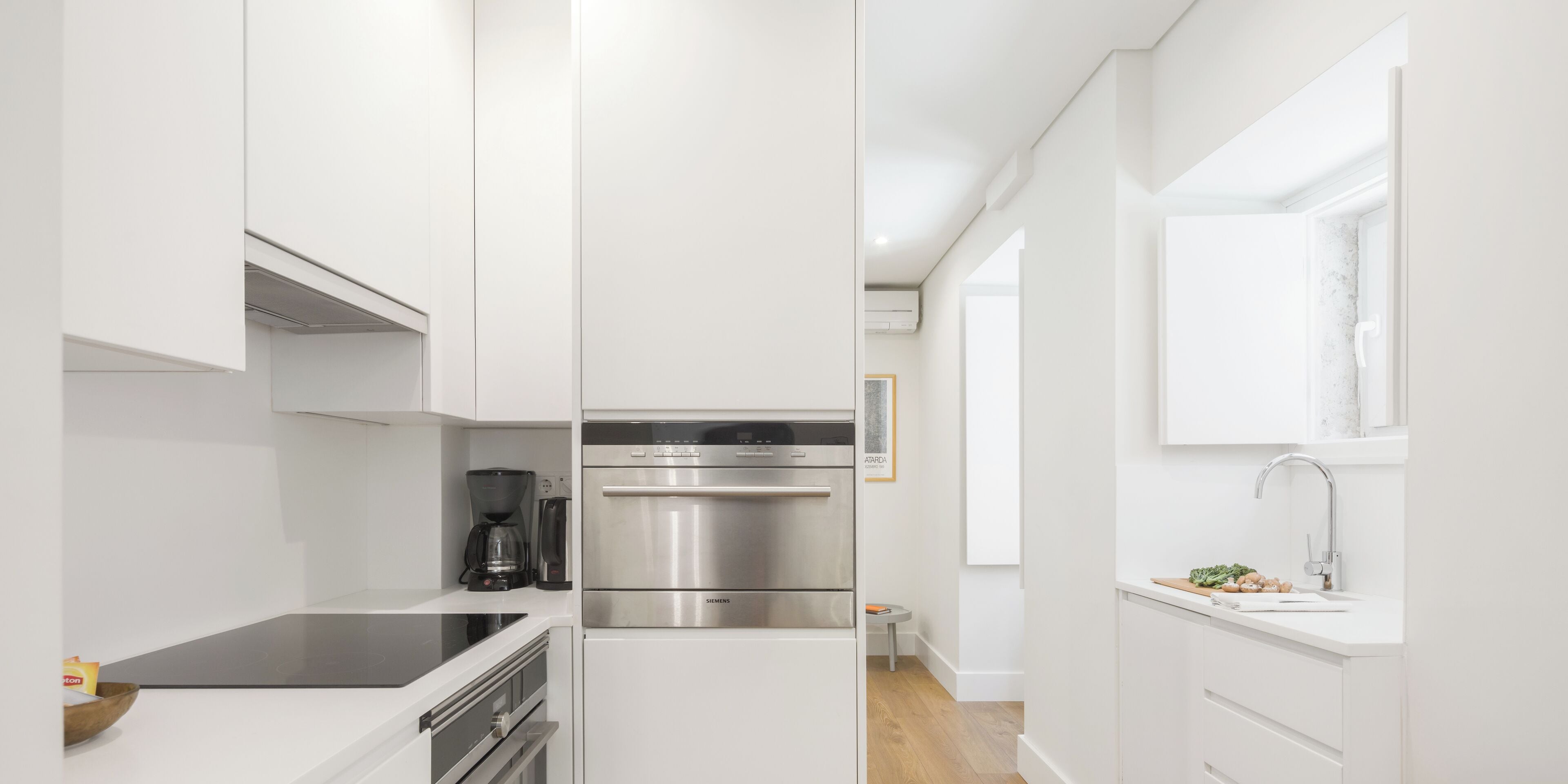 Estudio Deluxe | Cocina privada | Cafetera y tetera, refrigerador, microondas y horno 