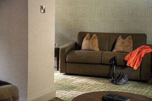 Feature Double or Twin with Sofa Bed - Royal Oak at Keswick (Keswick)