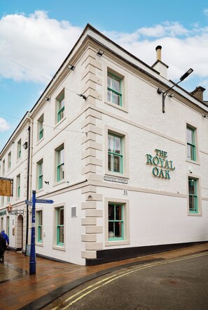 Front of property - Royal Oak at Keswick (Keswick)