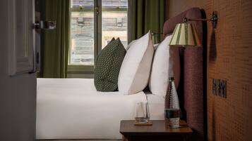 Small Cosy Double Room | Laptop workspace, free WiFi, bed sheets, wheelchair access