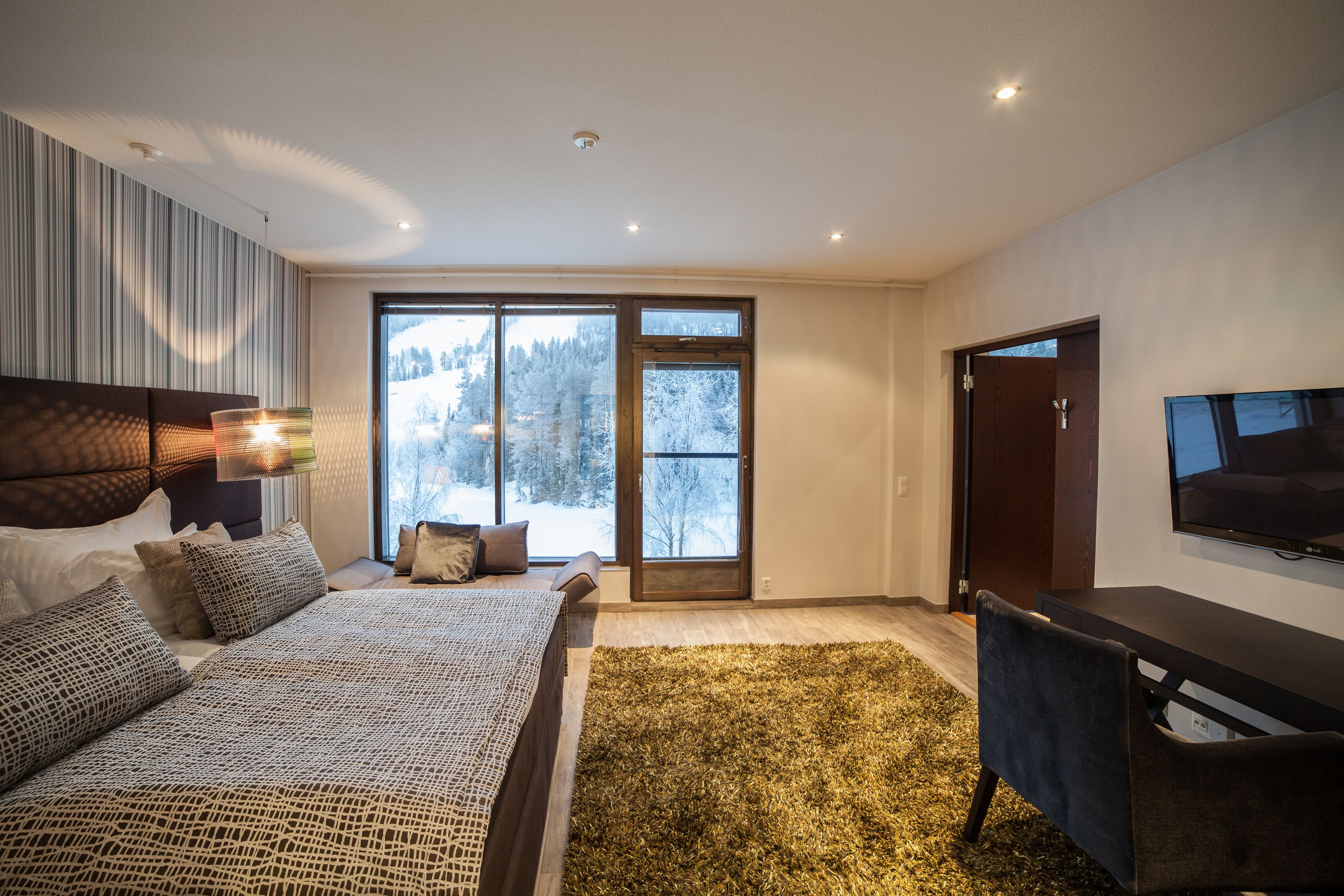 Suite, Sauna, Mountain View | Desk, free WiFi