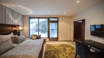 Suite, Sauna, Mountain View | Desk, free WiFi