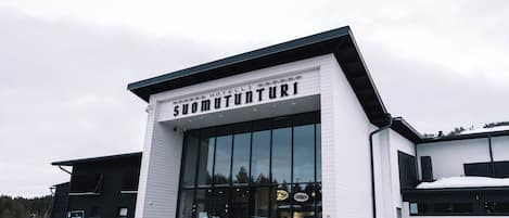 Vista frontal de la propiedad