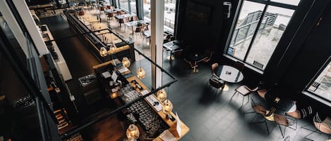 FrĂŒhstĂŒck und Abendessen, lokale KĂŒche