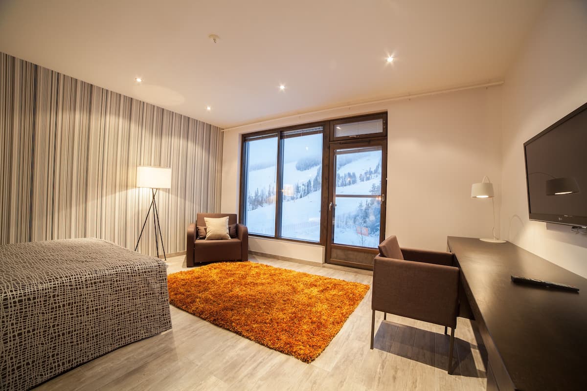 Deluxe-Doppel- oder -Zweibettzimmer, Bergblick | Hochwertige Bettwaren, Bügeleisen/Bügelbrett, kostenlose Babybetten