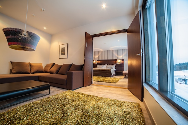 Ropa de cama de alta calidad y tabla de planchar con plancha