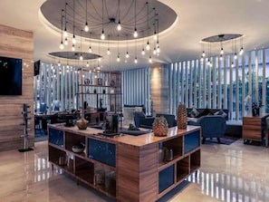 2 bars/lounges, rooftop bar - Mercure Jakarta Cikini (Jakarta)